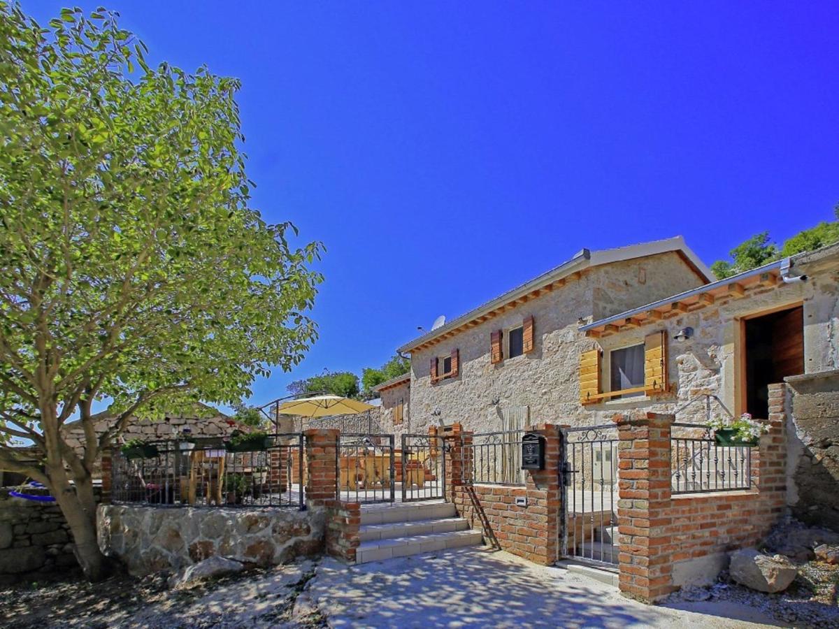 Lovely Holiday Home In Starigrad Екстериор снимка